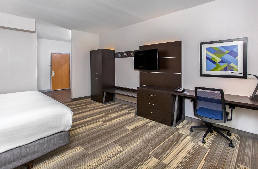 Standard King Room interior